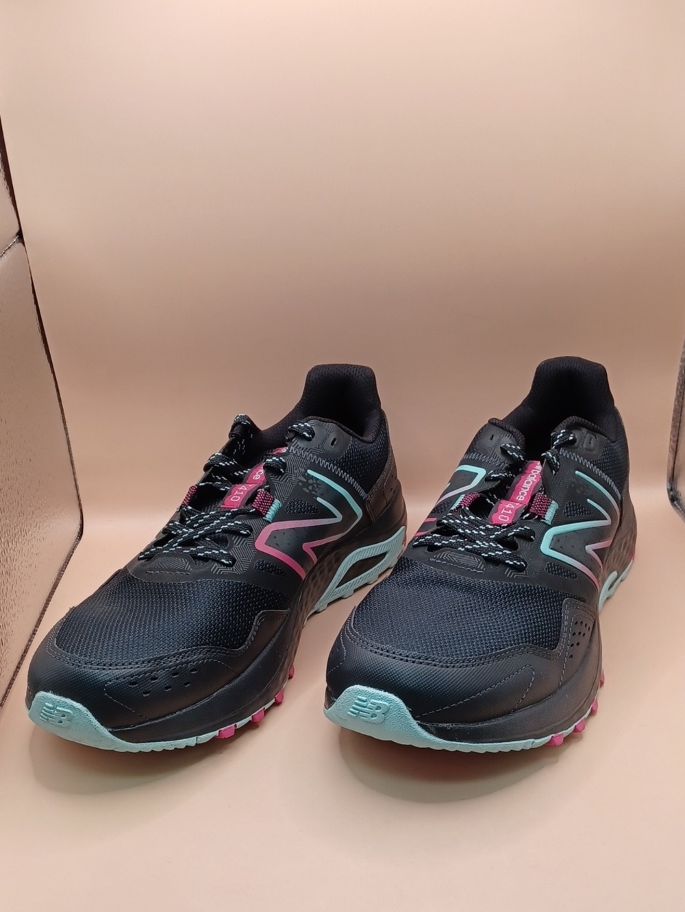 NWOB New Balance 410 V8 Trail Running Shoes-Black/Multi Women SZ 11 US WT410LC8